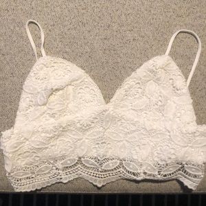 Floral lace cropped top